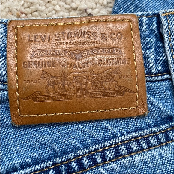 Levi’s Baggy Dad Barrel Jeans. Size 24. *See measurements below. - Picture 4 of 9